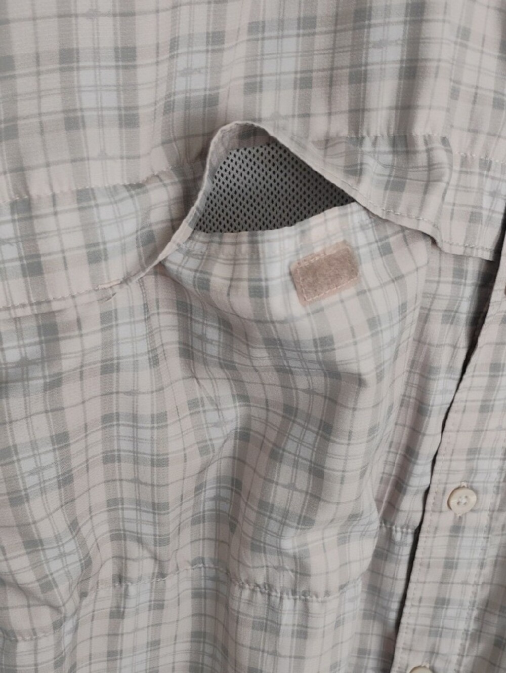 Huk Men's Tide Point Short Sleeve Gray Beige Plaid Fishing Shirt Ventilated - L - Picture 4 of 12